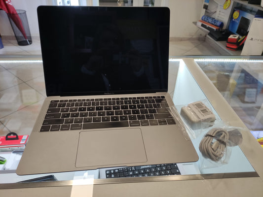 Computer MacBook Air i5 8 gb ram 13.3" 2018 usato grado A+ con caricabatterie originale
